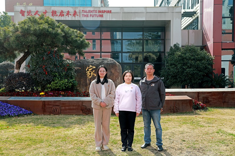 机关支部支委合影.jpg