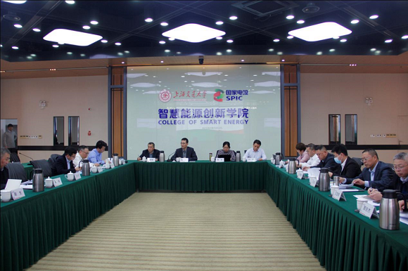 李峥.png